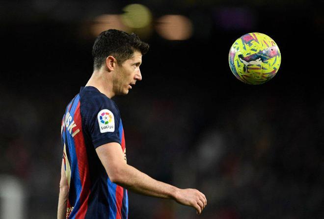 （巴萨成绩）0-0！巴萨狂轰18次射门未果，爆冷终结4连胜，13分领跑积分榜