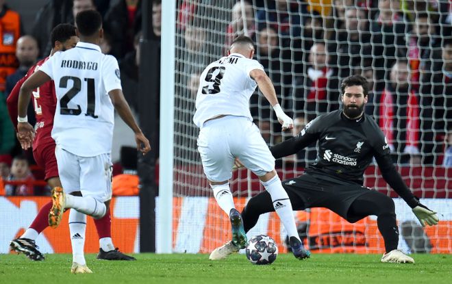 （欧冠淘汰皇马）从3-3到2-2，欧冠冠军队又不败，7年只被进9球，皇马曾单场轰5球