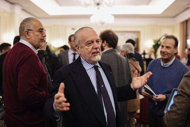 (奥雷里奥·德劳伦蒂斯)德劳伦蒂斯:奥斯梅恩无法出战米兰,希望次回合他可以上场