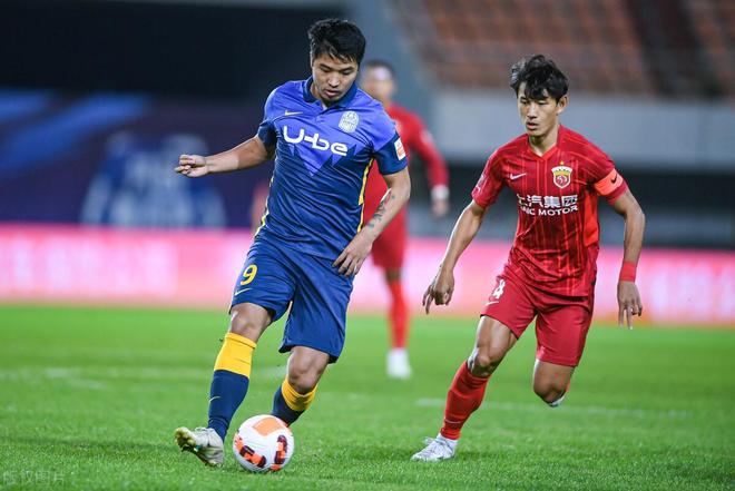 （中超本土高中锋）中超升班马锋线迎来强援！1米85高中锋正式加盟，曾留洋西班牙