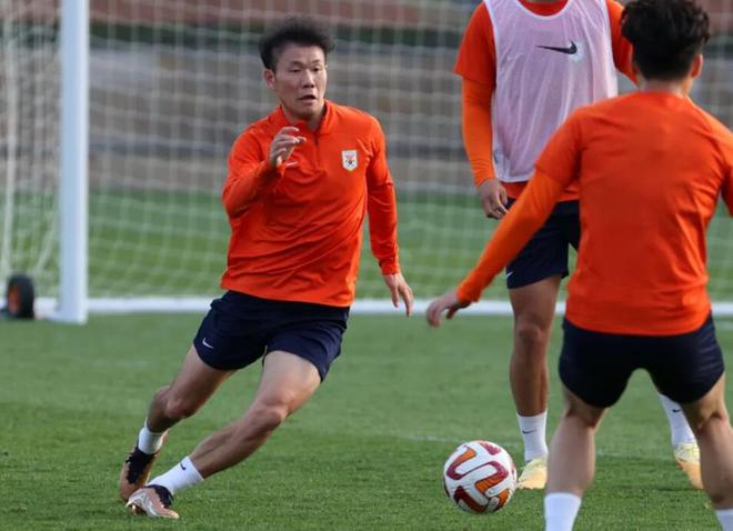 (泰山队2021引援)泰山队新援亮相训练,两人有望中超上演首秀,登泰山时间确定