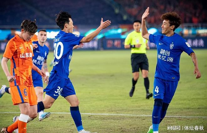 泰山连丢2冠!曝郝伟失人心,球员出工不出力,球队或请回李霄鹏