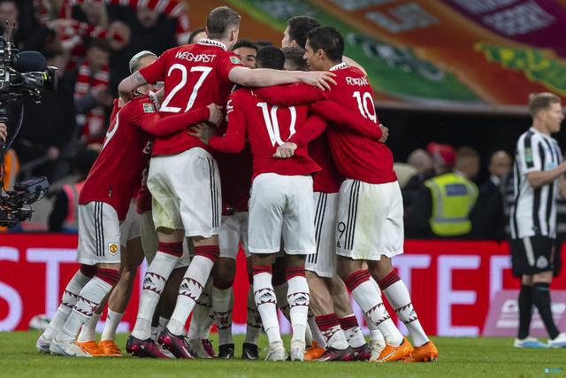 （纽卡素vs热刺）内维尔：纽卡和曼联能成功争四，热刺仍有机会