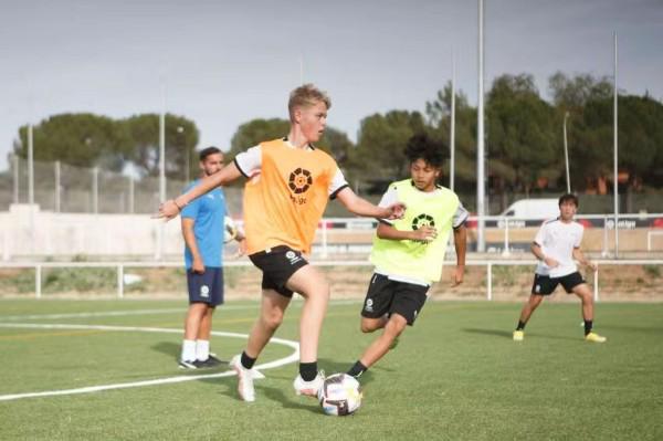 （足球联赛西甲）西甲联盟输出最佳草根足球计划，助推中国足球发展