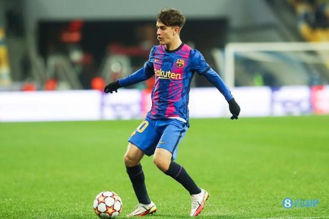 （切尔西新加盟球员）记者谈切尔西引进加维传闻：球员希望留在巴萨