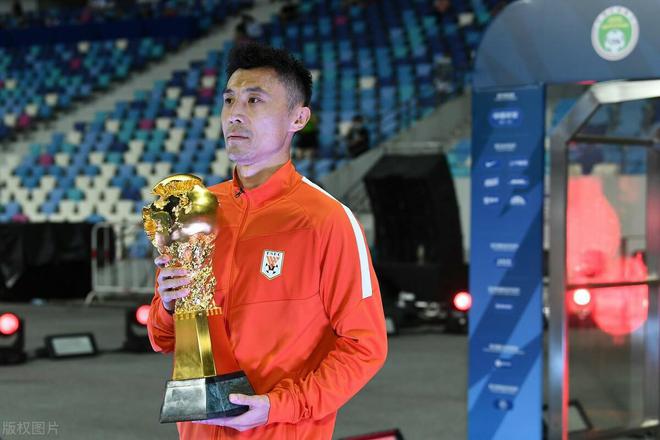 杜兆才2人案发落网后，上港首战卫冕冠军，后陈戌源时代力争第2冠