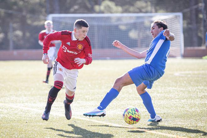 （鲁尼在曼联几号）小鲁尼跳级进曼联U15！重现父亲经典动作，与队友学拉什福德庆祝