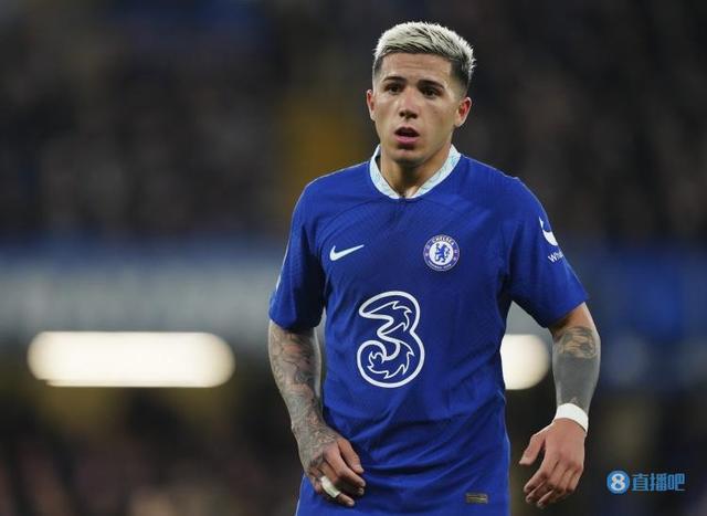 （阿扎尔传射建功,切尔西4-1完胜阿森纳封王欧联杯）阿斯：切尔西恩佐等7名球员若首回合战皇马染黄，次回合将停赛