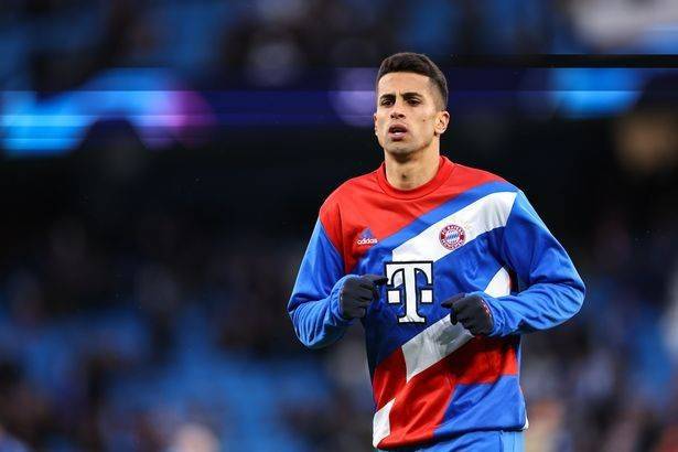 （坎赛洛曼城）重回曼市遭遇嘘声 坎塞洛用行动表明他依然尊重曼城