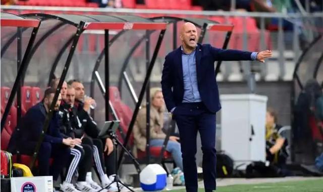 （费耶诺德足球俱乐部）费耶诺德主帅：穆帅的足球带来了成绩，但更喜欢曼城的比赛