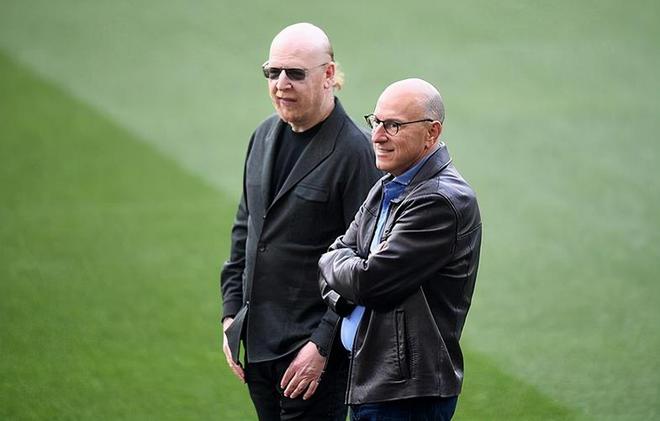 内维尔谈曼联第3轮报价：低劣的营销，60亿太贪婪，越早出售越好