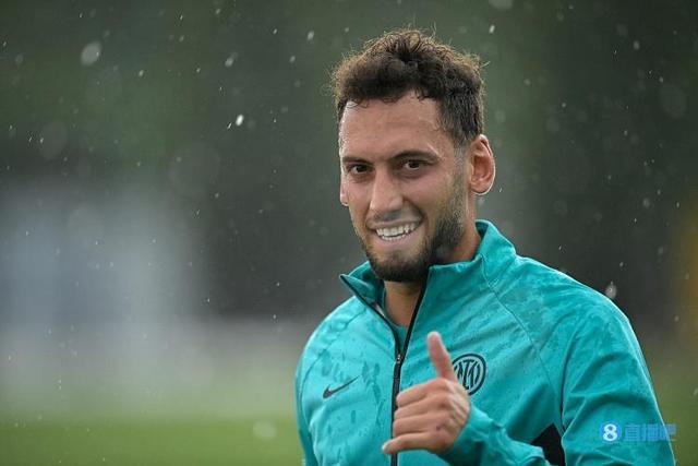 （恰尔汗奥卢 国米）激情庆祝！恰尔汗奥卢社媒晒观看国米点球视频