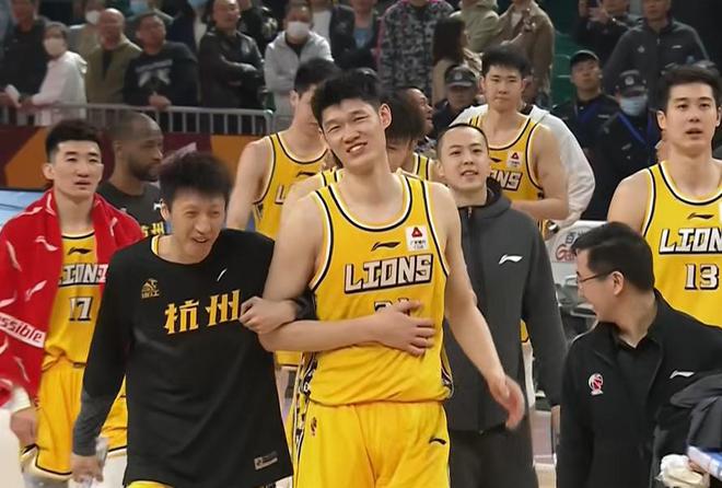 (官方:广厦男篮与胡金秋完成续约)季后赛-广厦2-0山西晋级8强战广东 胡金秋24+10