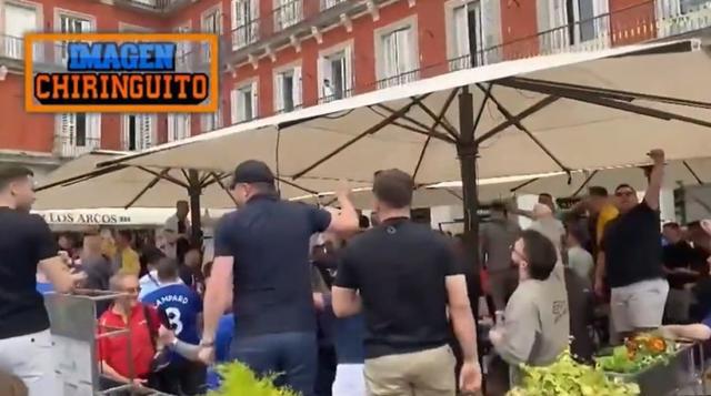 （切尔西和马德里）声势浩大！切尔西球迷聚集在马德里市长广场高歌为蓝军助威