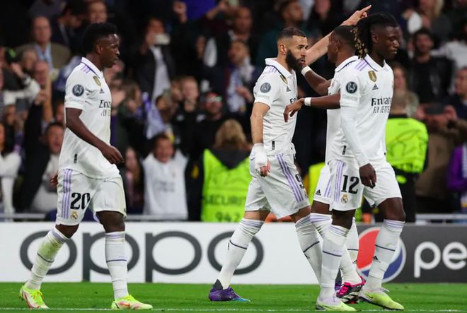 （皇马11:1）2-0！皇马11打10+全场碾压切尔西 本泽马进球封神 喜提五大里程碑