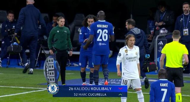 （库利巴利和德里赫特）库利巴利与罗德里戈激烈拼抢，随后无法坚持被库库换下