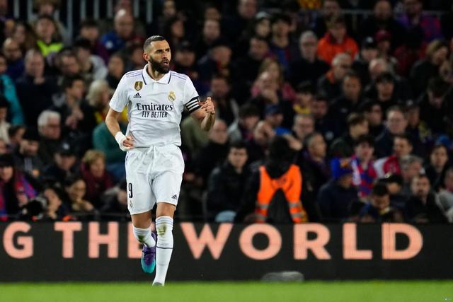 (本泽马欧冠决赛意外进球)本泽马欧冠1/4决赛已打进17球,仅次于C罗梅西排名历史第三