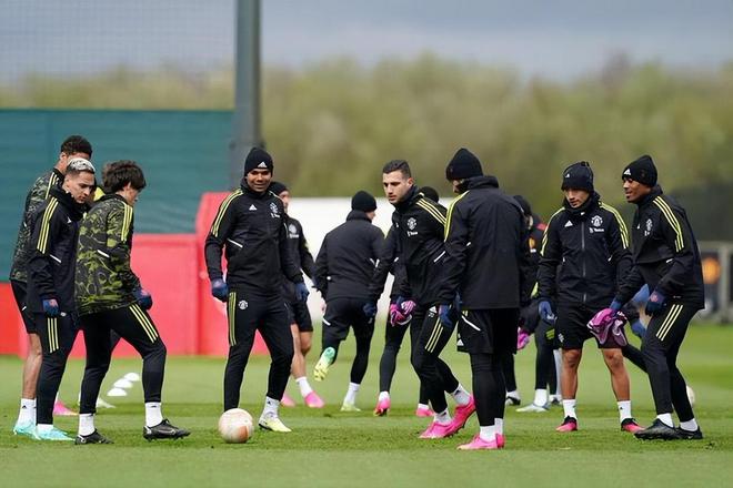 （曼联引进凯恩）曼联尚未与凯恩接触，停留在内部讨论，等待欧冠资格影响引援