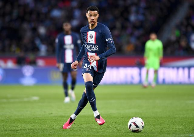 （尤文 米兰）意媒：尤文米兰有意引进埃基蒂克，巴黎愿意先租后卖