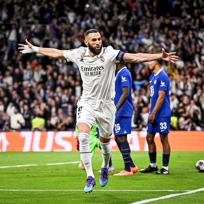 (皇马欧冠经典战役)巨星狂欢夜!欧冠90球,本泽马狂飙,皇马奇兵3分钟刷爆纪录