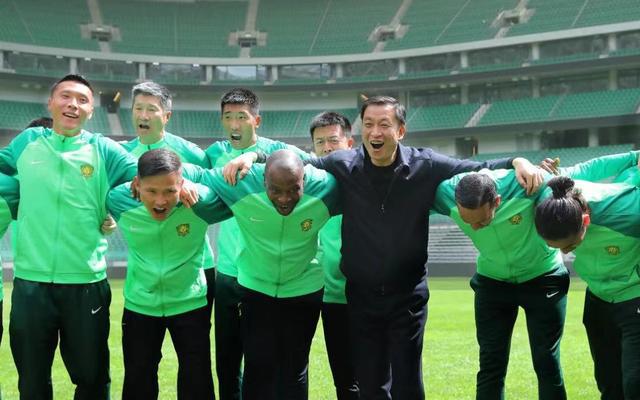 （北京国安 周宁）北京国安新工体首训，周金辉为球队做赛季前动员