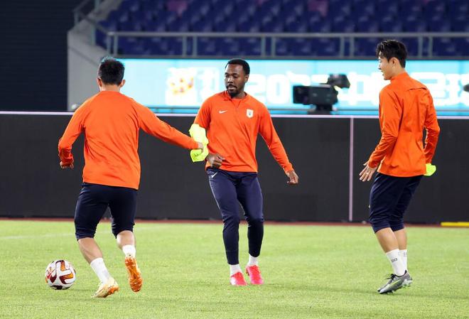 泰山赛季展望:边锋决定上限,心理疏导很重要,郝伟切勿玩火自焚