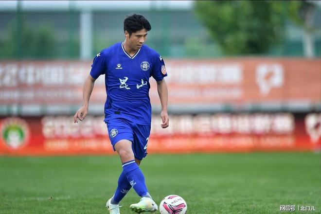 (国脚年薪)国内足坛首位“月薪1万”国脚级新援,1月冲超3月解散+35岁又降级