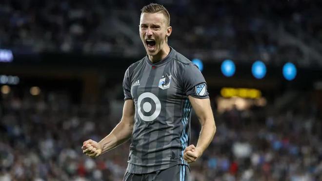 (去欧洲踢球的中国球员)不知好歹!欧洲球星拒绝中超高薪:我更愿意去美国踢球