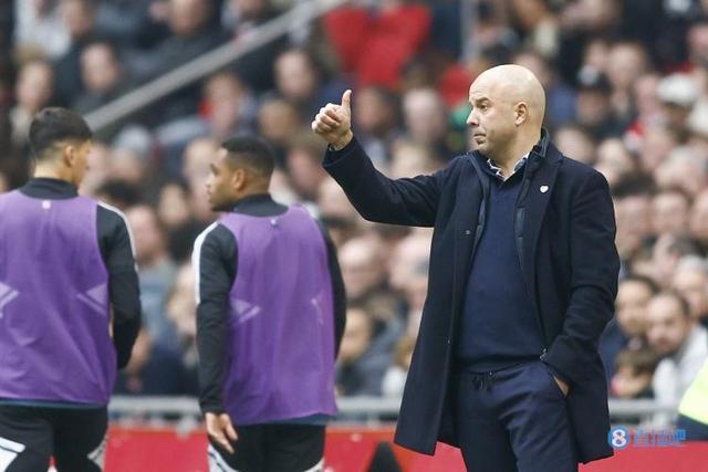 邮报：热刺等英超多队关注费耶诺德主帅，麾下球队位居荷甲榜首