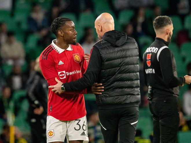 （c罗当门将,这是什么天才教练?）C罗门徒彻底被滕哈格放弃，天才边锋成替补，将追随C罗离开曼联