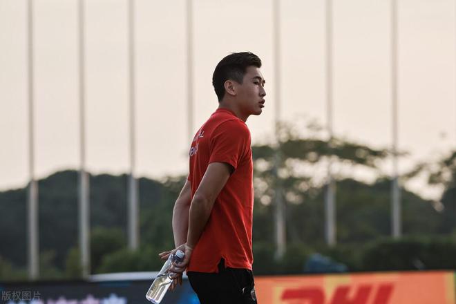 大反转！深足必走之人意外现身一线队报名大名单，未来或因此被废