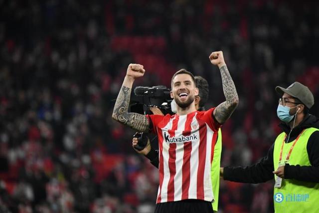 西媒：毕巴中卫伊尼戈-马丁内斯已经与巴萨完成签约，下赛季加盟