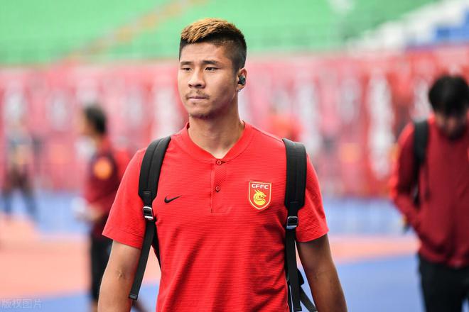 （国脚年薪多少）太意外！36岁前国脚月薪一万多，不够租房，赚够了改踢公益足球