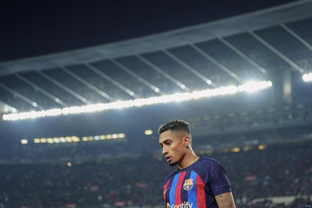 记者:切尔西仍有意拉菲尼亚,若有8000万欧报价巴萨可能愿卖掉他