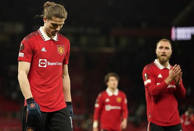 （曼联最新新闻腾讯）2-2后！滕哈格欲哭无泪，曼联下周1主力停赛+2人受伤，输球就出局