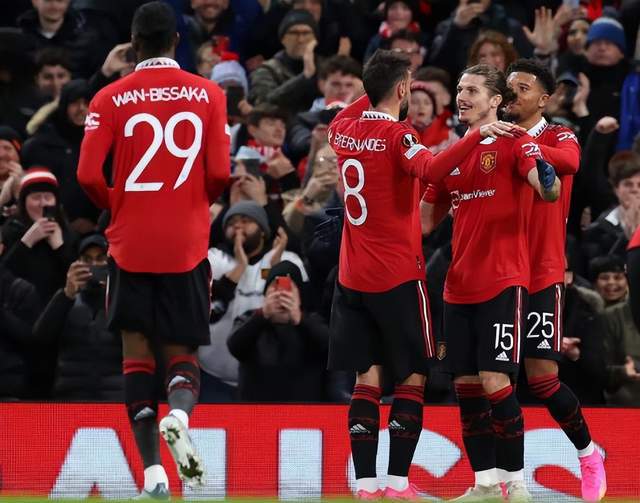 （欧联杯曼联罗马集锦）欧联杯疯狂一夜：2将伤退罗马0-1，曼联2-2被2乌龙绝平，尤文1-0