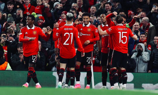 （马奎尔加盟曼联）2-2！马奎尔补时乌龙 利马重伤落泪 欧联惨遭绝平 曼联连遭重创