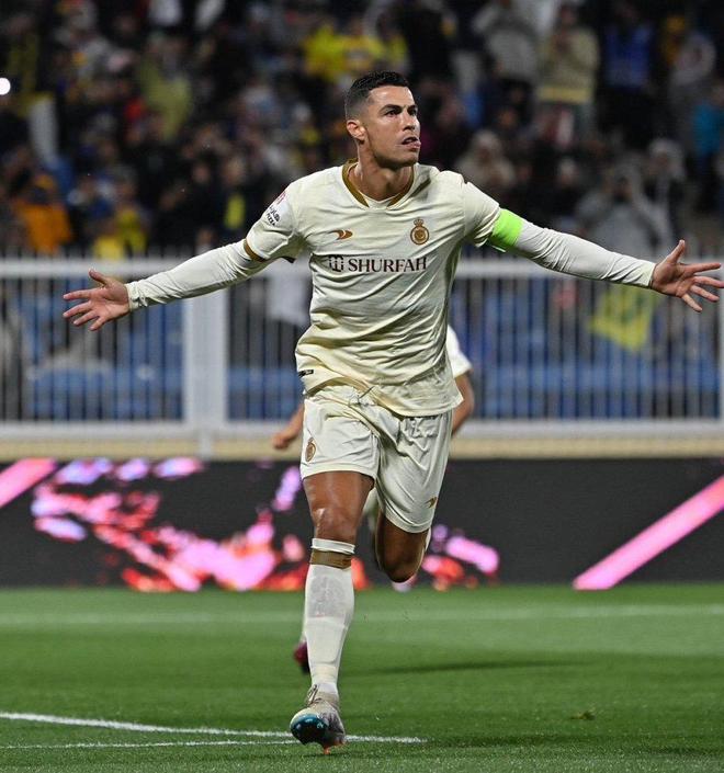 （c罗踢利物浦）C罗又成毒瘤？利雅得胜利重蹈曼联覆辙！10场11球仍有3大问题