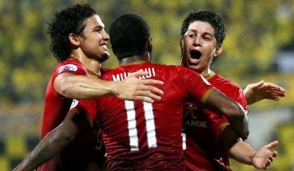 老当益壮!巴西杯演名场面:2广州队旧将对决,穆里奇策动2球爆冷