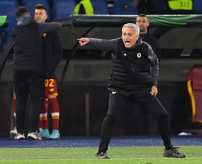 （穆帅联赛冠军）一场2-0，穆帅被远甩，14冠王狂胜，造68年纪录，法甲巨星不用来