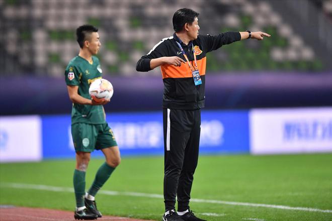 （山东泰山郝伟）关窗第2天，泰山又签第9大新援，争冠最后1版图，郝伟30年前搭档