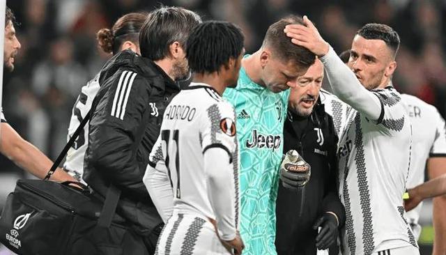 （什琴斯尼是顶级门将吗）比赛中突然心悸，什琴斯尼：我呼吸困难，做完检查一切都好