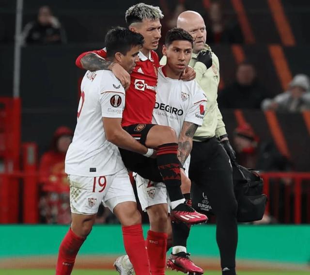 （舒梅切尔在曼联多少号）舒梅切尔：塞维球员将利马抬下场时，曼联球员主帅应阻止