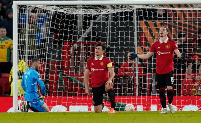 单场欧战淘汰赛打入两粒乌龙，曼联刷新英格兰球队欧战纪录