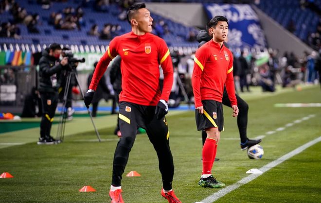 与欠薪队决裂！国足头号中场无力抗争，为亚运会+亚洲杯+留洋妥协