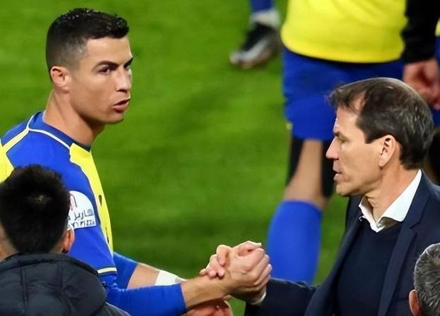 (c罗推主教练)C罗换三家俱乐部主教练均不久下课,想成就大业却背锅了?