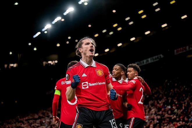 （曼联伤停补时反超）从2-0，到2-2！曼联“炮制”4球仍平局，两中后卫伤出B费被罚停赛