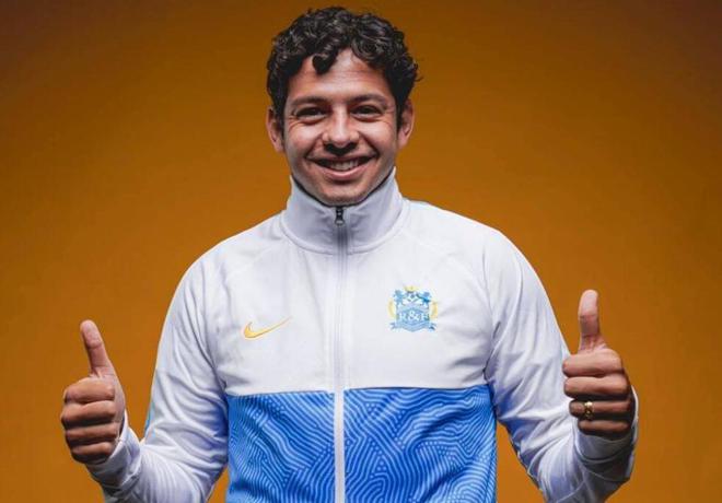 遗憾!中国足坛又一名将告别:曾是中超小孔卡,球队解散无奈下岗