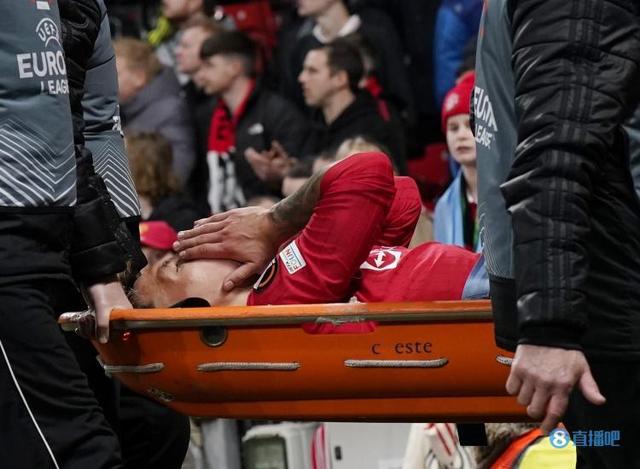 内马尔曾因此伤缺3个月❗记者：利桑德罗右脚第五跖骨骨折