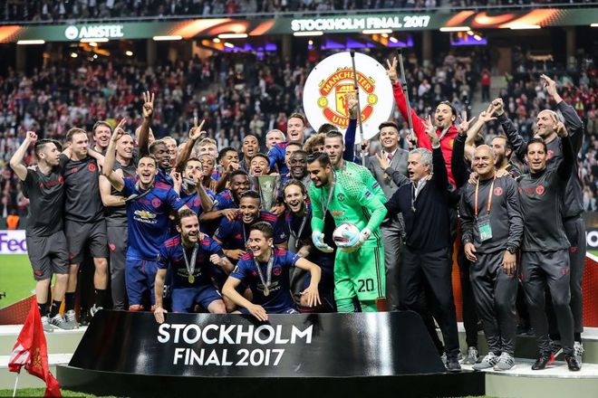 快来道歉！狂人当年的小三冠被曼联无视，如今滕哈赫想接近都难